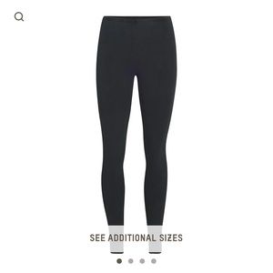 Skims NWT Outdoor Leggings in Soot Size L